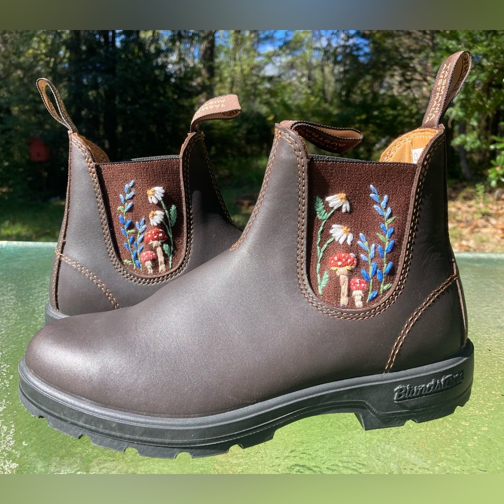 *SOLD OOAK! Blundstone Chelsea Classics Leather Boots Brown Embroidered 8